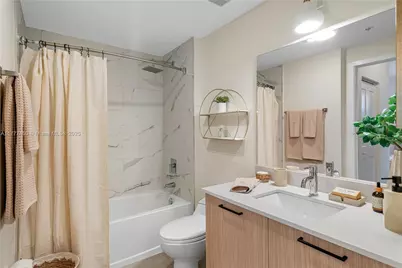 16395 Biscayne Blvd #TH 6, North Miami Beach, FL 33160 - Photo 7