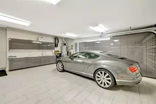 907 Diplomat Pkwy, Hallandale Beach, FL 33009 - Photo 39