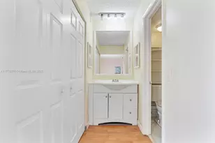 6668 SW 41st Pl, Davie, FL 33314 - Photo 17