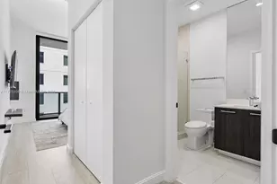 55 SW 9th St, Miami, FL 33130 - Photo 17