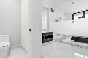 55 SW 9th St, Miami, FL 33130 - Photo 13