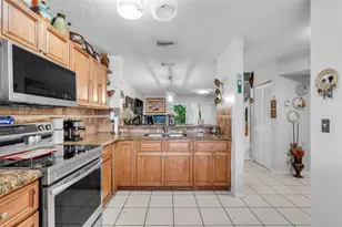 20857 NW 4 St, Pembroke Pines, FL 33029 - Photo 15