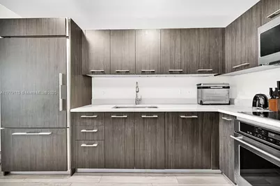 45 SW 9th St #3705, Miami, FL 33130 - Photo 9