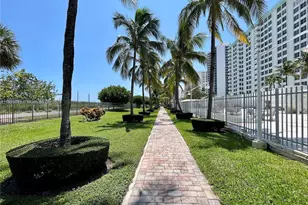 2899 Collins Ave, Miami Beach, FL 33140 - Photo 23
