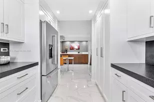 5555 Collins Ave, Miami Beach, FL 33140 - Photo 11