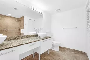 41 SE 5th St, Miami, FL 33131 - Photo 23