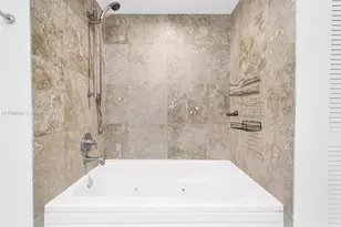 41 SE 5th St, Miami, FL 33131 - Photo 19