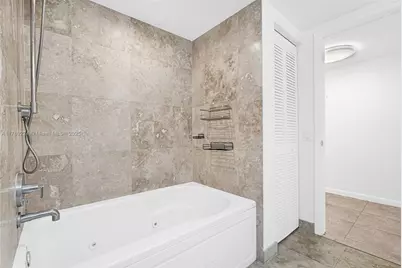 41 SE 5th St #406, Miami, FL 33131 - Photo 21