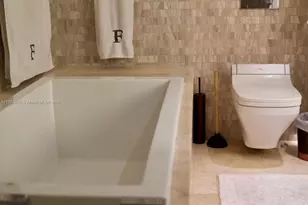 68 SE 6th St, Miami, FL 33131 - Photo 15