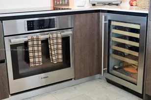 68 SE 6th St, Miami, FL 33131 - Photo 7