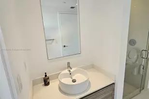 121 NE 34th St, Miami, FL 33137 - Photo 19