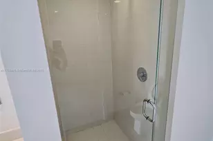 121 NE 34th St, Miami, FL 33137 - Photo 23