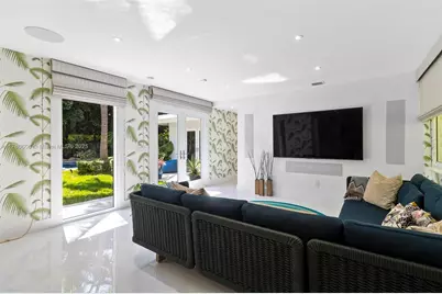 2550 Flamingo Dr, Miami Beach, FL 33140 - Photo 23