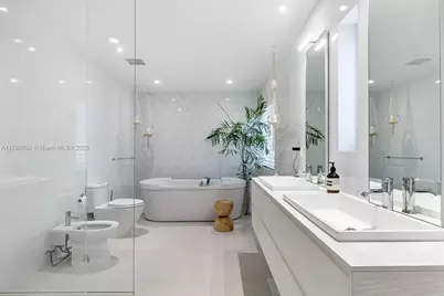 2550 Flamingo Dr, Miami Beach, FL 33140 - Photo 33