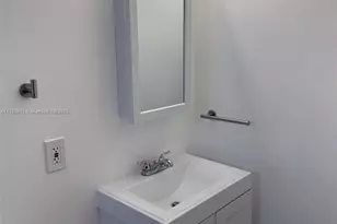 1895 Venice Park Dr, North Miami, FL 33181 - Photo 15