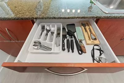 1200 Brickell Bay Dr #PH 4218, Miami, FL 33131 - Photo 21