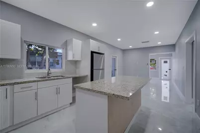 1114 SW 13th Ct, Miami, FL 33135 - Photo 9