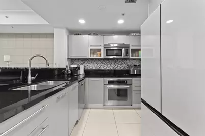 253 NE 2nd St #1003, Miami, FL 33132 - Photo 5