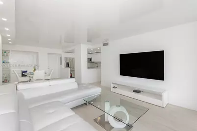 100 Bayview Dr #825, Sunny Isles Beach, FL 33160 - Photo 5