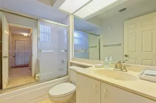 2592 SE 7th Ct, Homestead, FL 33033 - Photo 9
