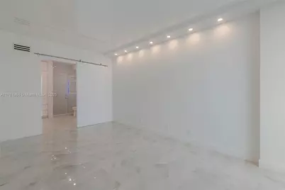 100 Bayview Dr #PH25, Sunny Isles Beach, FL 33160 - Photo 21