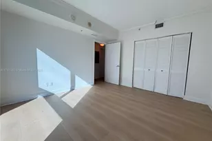 325 S Biscayne Blvd, Miami, FL 33131 - Photo 21