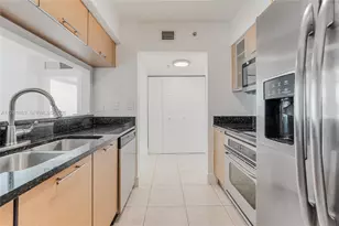 31 SE 5th St, Miami, FL 33131 - Photo 9