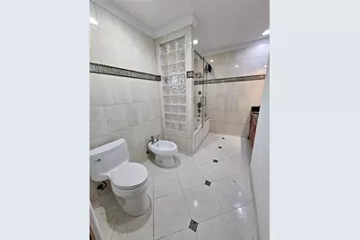 1860 NW 107th St, Miami, FL 33167 - Photo 33