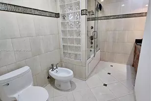 1860 NW 107th St, Miami, FL 33167 - Photo 33