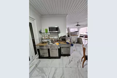 1860 NW 107th St, Miami, FL 33167 - Photo 23