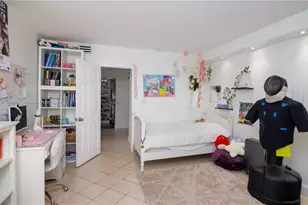 3731 N Country Club Dr, Aventura, FL 33180 - Photo 17