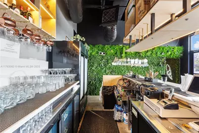 10648 Fountainbleau  Blvd, Miami, FL 33172 - Photo 5