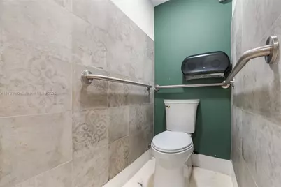 10648 Fountainbleau  Blvd, Miami, FL 33172 - Photo 23