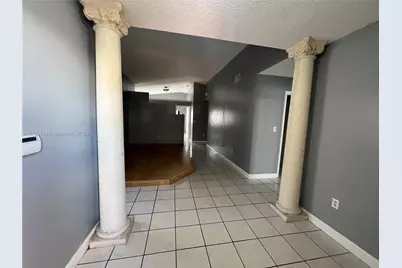 19851 NW 82nd Ct, Hialeah, FL 33015 - Photo 5