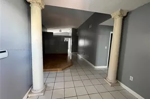 19851 NW 82nd Ct, Hialeah, FL 33015 - Photo 5