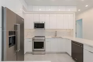 100 Bayview Dr, Sunny Isles Beach, FL 33160 - Photo 25