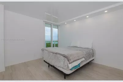 100 Bayview Dr #825, Sunny Isles Beach, FL 33160 - Photo 17