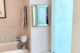 253 NE 2nd St, Miami, FL 33132 - Photo 13