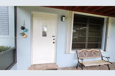 521 N 70th Way, Hollywood, FL 33024 - Photo 1
