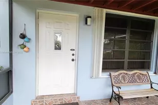 521 N 70th Way, Hollywood, FL 33024 - Photo 1