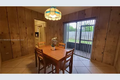 521 N 70th Way, Hollywood, FL 33024 - Photo 9