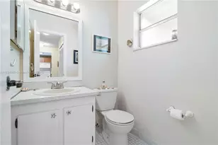 419 SW Natura Ave, Deerfield Beach, FL 33441 - Photo 9