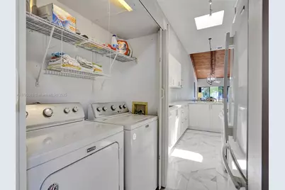 2667 S Parkview Dr, Hallandale Beach, FL 33009 - Photo 33