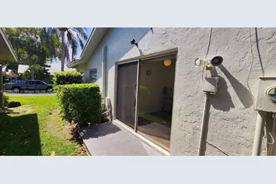 22310 Cameo Dr E, Boca Raton, FL 33433 - Photo 33