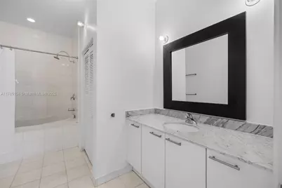 2001 Meridian Ave #412, Miami Beach, FL 33139 - Photo 5