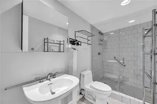 90 Edgewater Dr, Coral Gables, FL 33133 - Photo 19