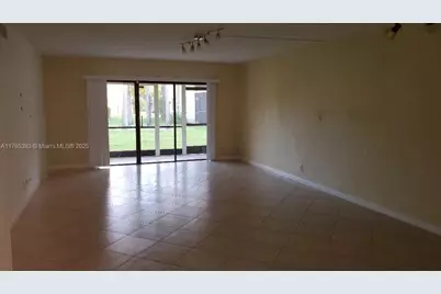 307 Lakeview Dr #102, Weston, FL 33326 - Photo 3