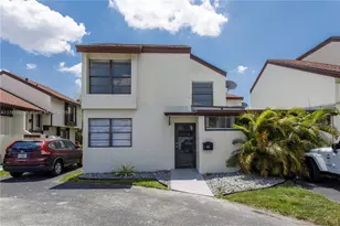 471 NW 98th Ct, Miami, FL 33172 - Photo 1