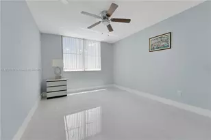 300 Bayview Dr, Sunny Isles Beach, FL 33160 - Photo 7