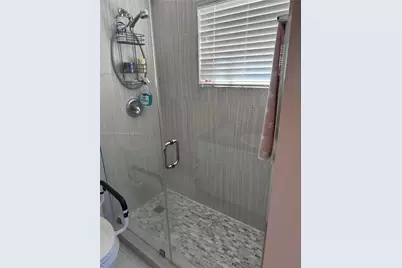 427 Golden Isles Dr #11J, Hallandale Beach, FL 33009 - Photo 9